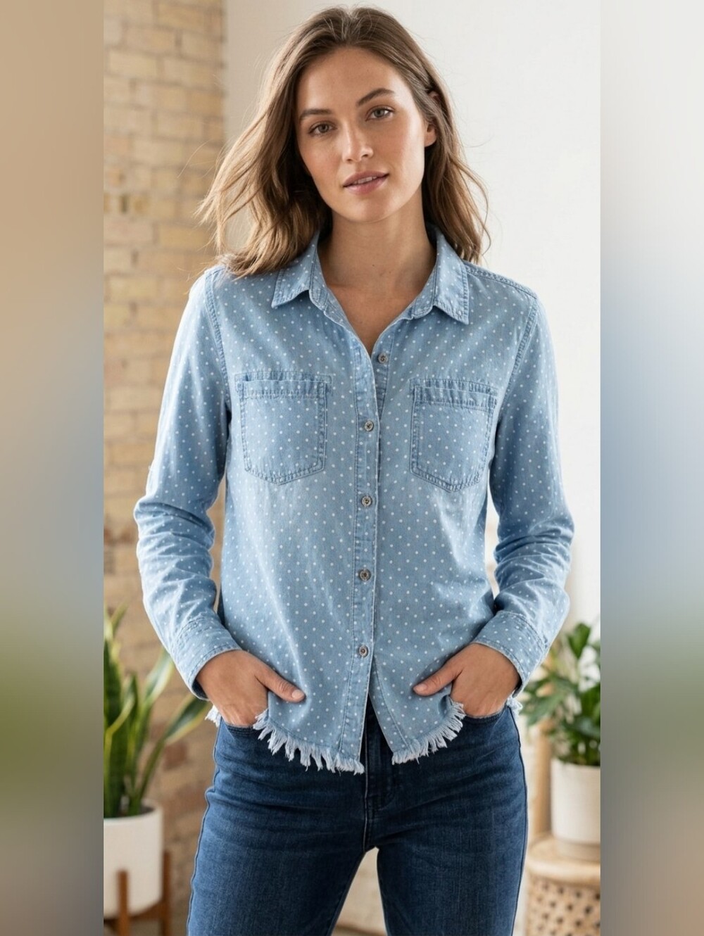 STANDARD GRACE Blue Buttondown Shirt with Subtle White Polka Dots. Size Large 💙